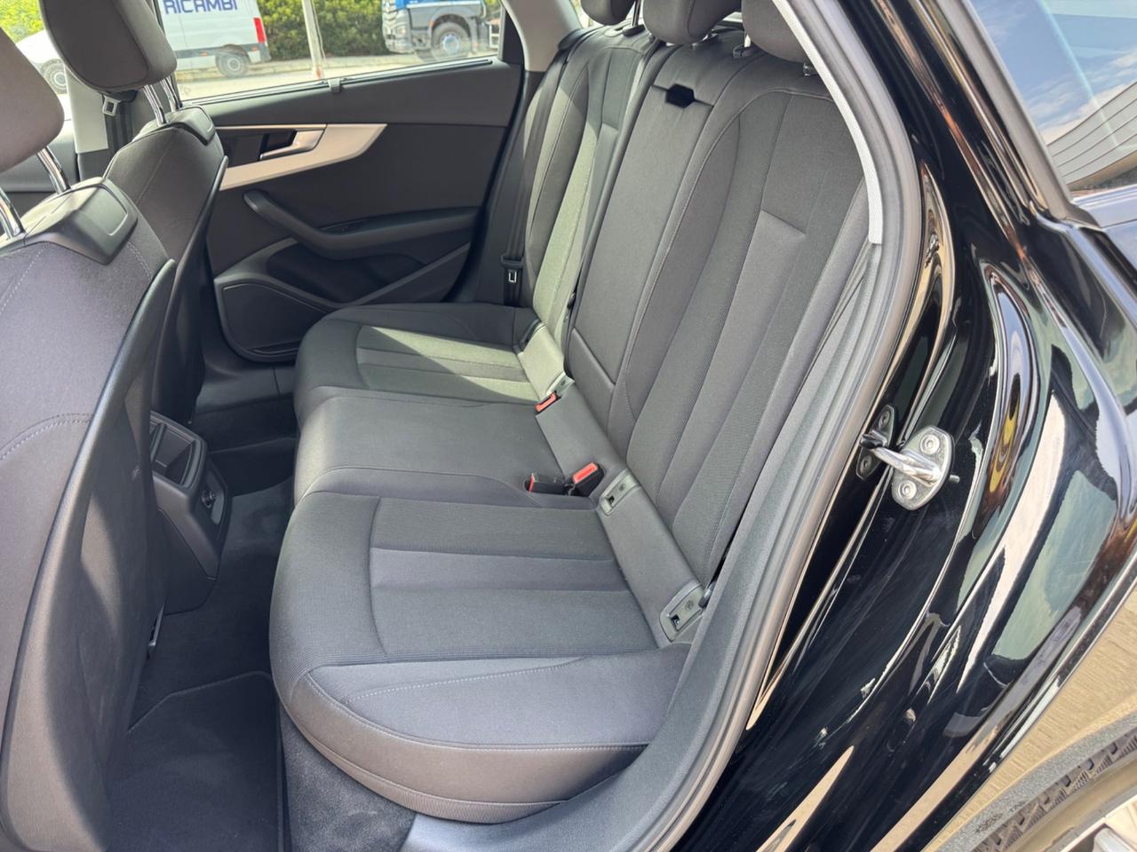 Audi A4 Avant 30 TDI/136 CV S tronic Business Advanced