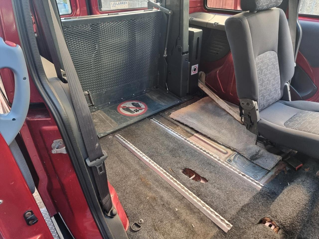 Fiat Doblo 1.9 JTD TETTO ALTO ALLESTIMENTO PER DISABILI