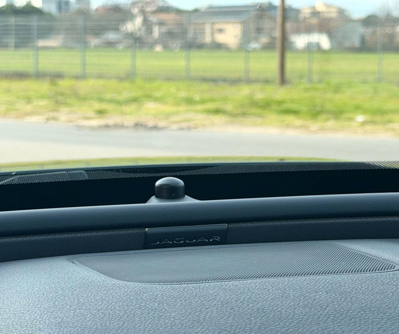 Jaguar XE 2.0 D Turbo R-Sport