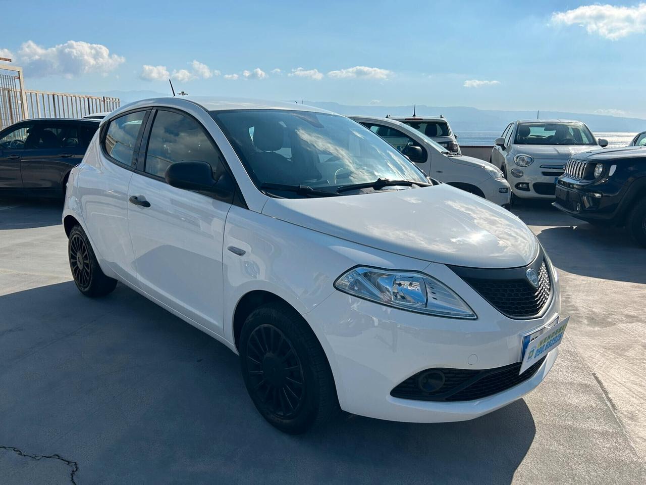 Lancia Ypsilon 1.0 FireFly 5 porte S&S Hybrid Ecochic Silver PER NEO PATENTATI