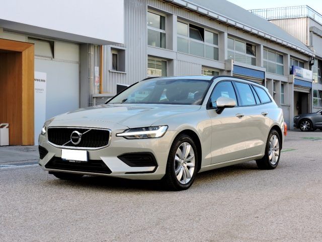 VOLVO V60 B4 MOMENTUM CORE AUTOMATICA AZIENDALE