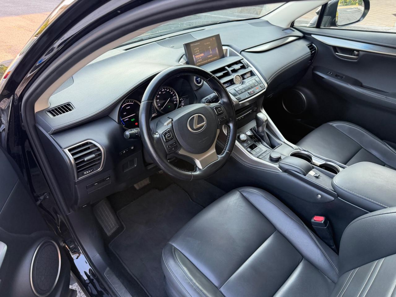 Lexus NX 300h Hybrid 4WD Executive