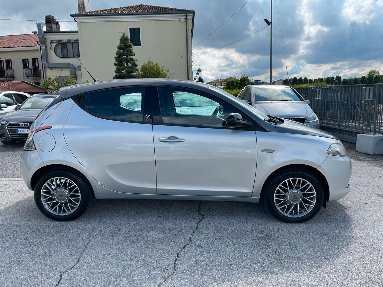 Lancia Ypsilon 1.2 69 CV 5 porte Platinum
