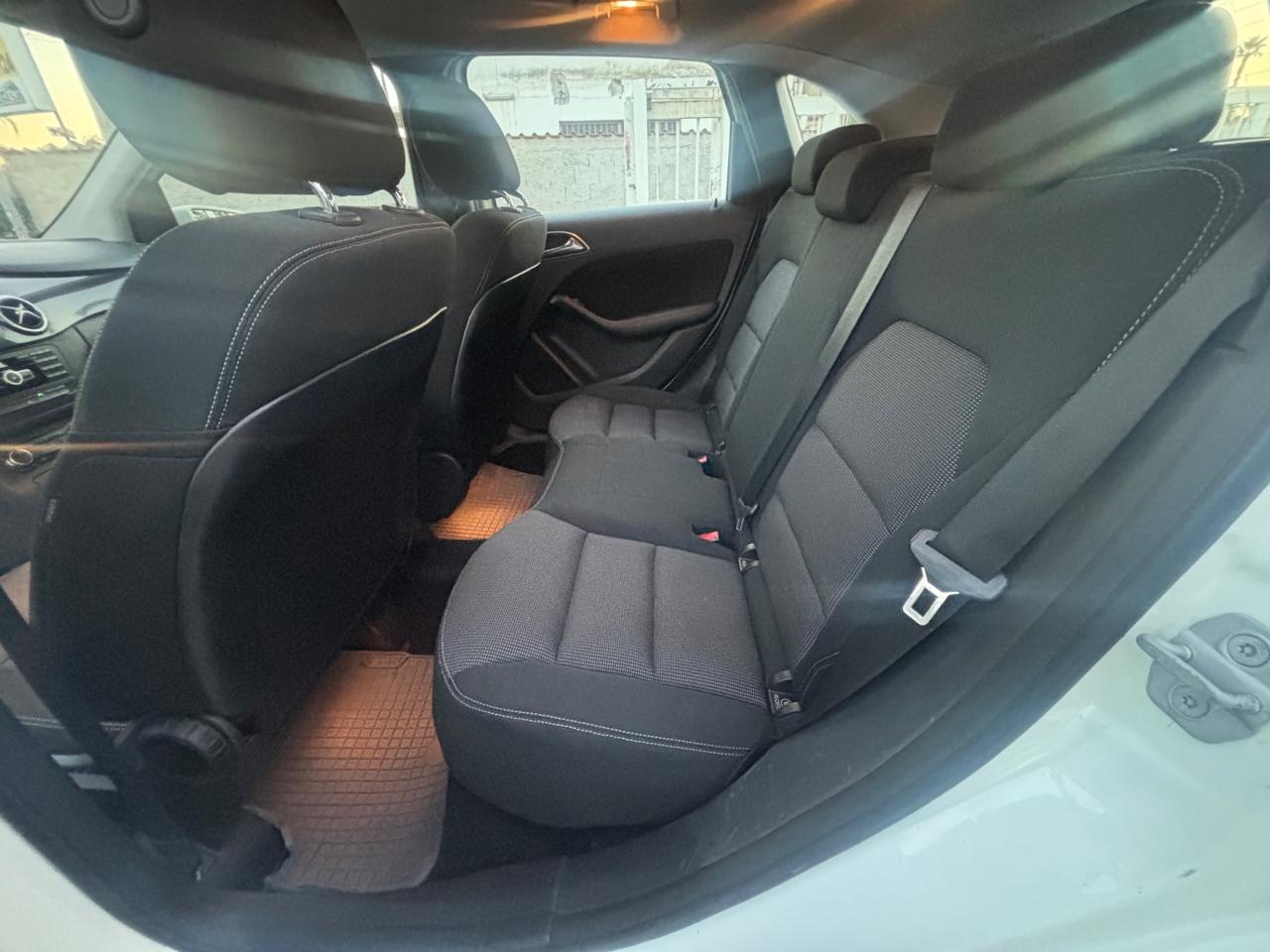 MERCEDES CLASSE B-180 PREMIUM FULL OPT