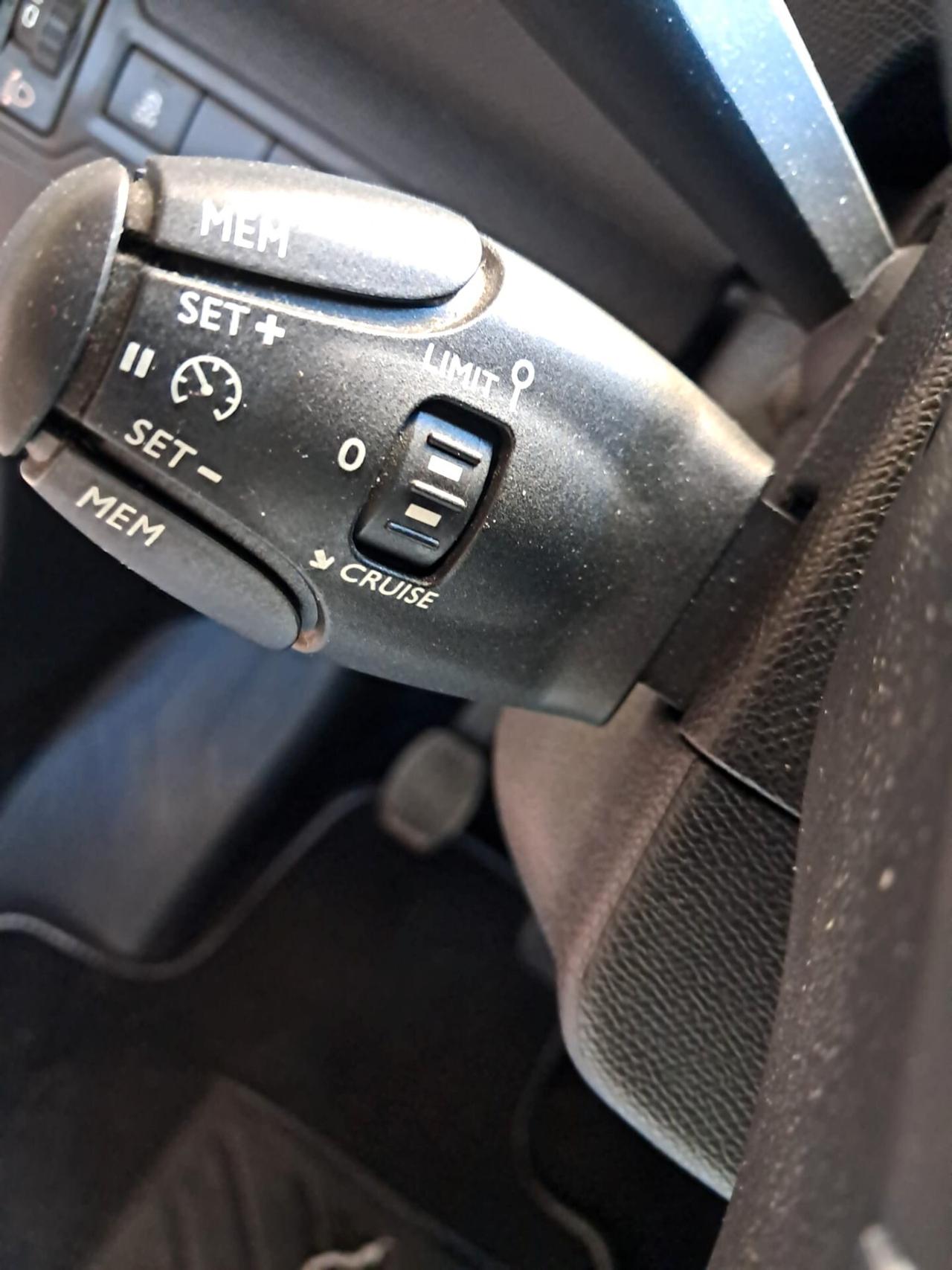 PEUGEOT 308 1.6 HDI 92 CV-NEOPATENTATI-Euro6990