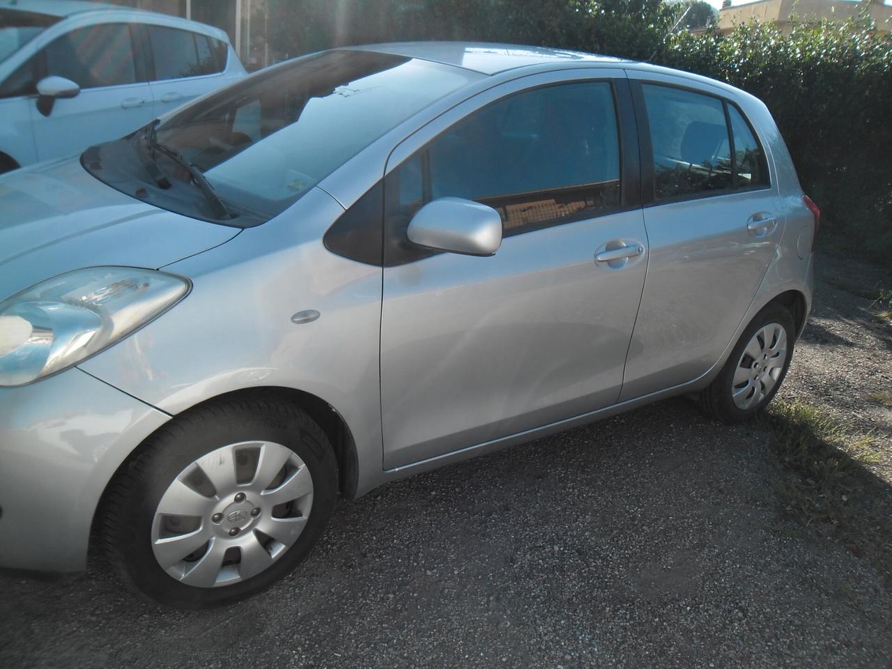Toyota Yaris 1.0 5 porte Sol