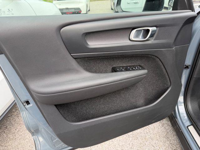 VOLVO XC40 T5 Recharge Plug-in Hybrid R-design