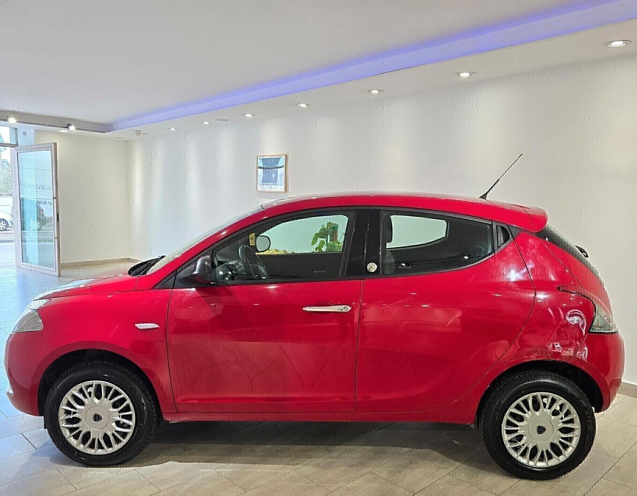 LANCIA YPSILON 0.9 METANO 2017 GARANTITA