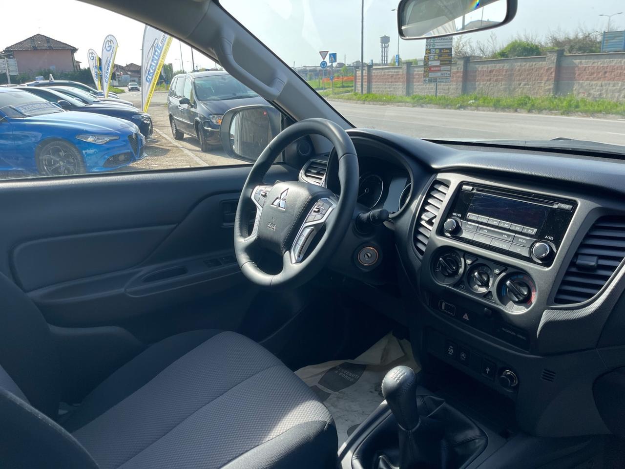 Mitsubishi L200 2.2 D 150cv Club Cab 4x4 INSTYLE PLUS