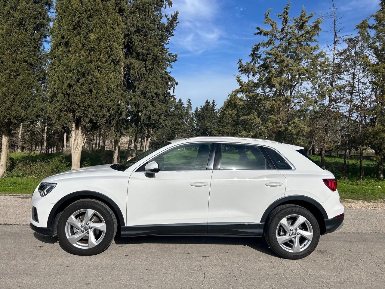 Audi Q3 35 TDI S tronic SPORT /matrix /full