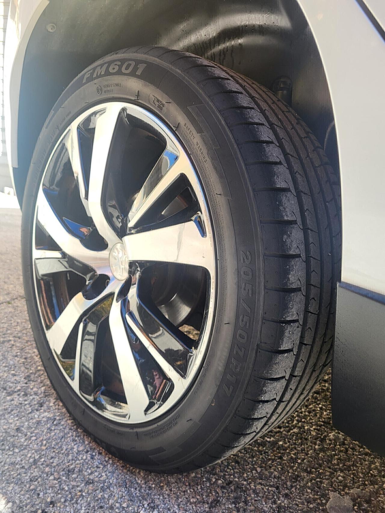 PEUGEOT 2008 1,6 HDI-TETTO PANOR-NAVI-3 REVISIONI