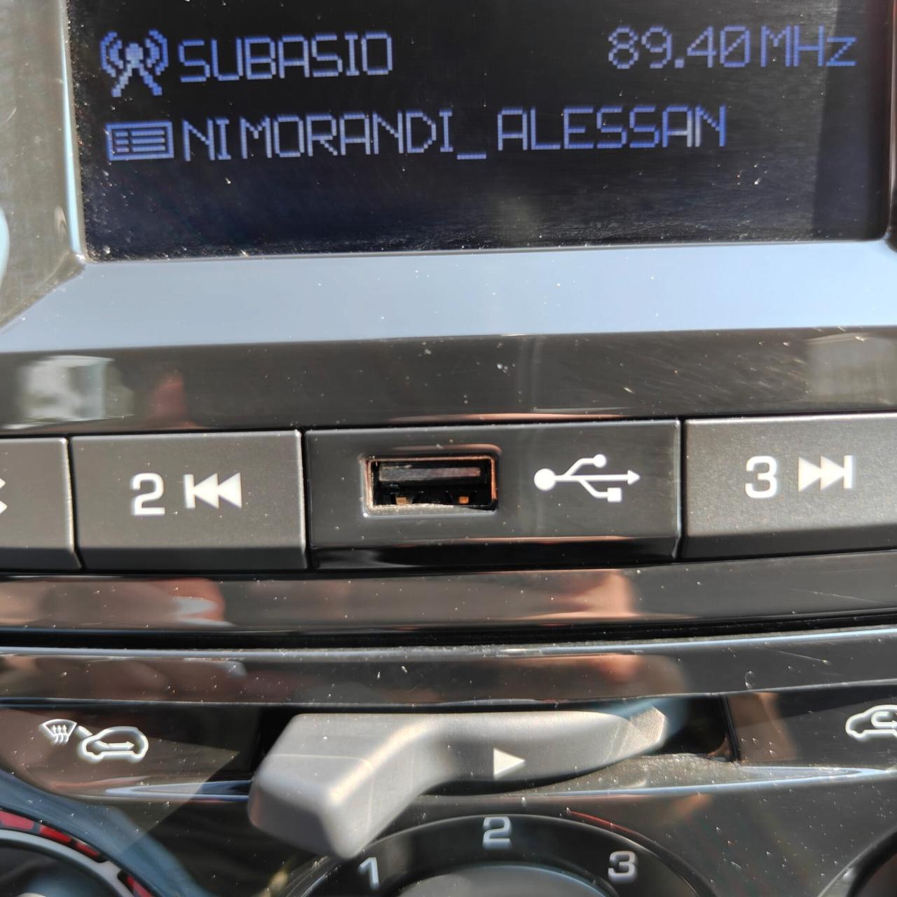 Lancia Ypsilon 1.0 Bz 70 Cv Hybrid Silver