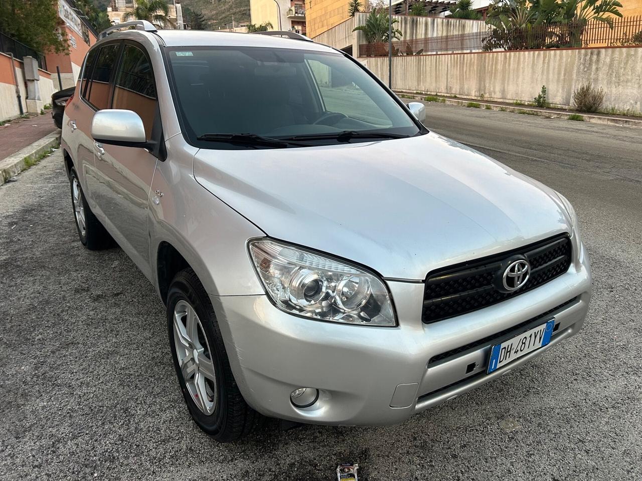 Toyota RAV 4 RAV4 2.2 D-4D 136 CV Sol unico propri