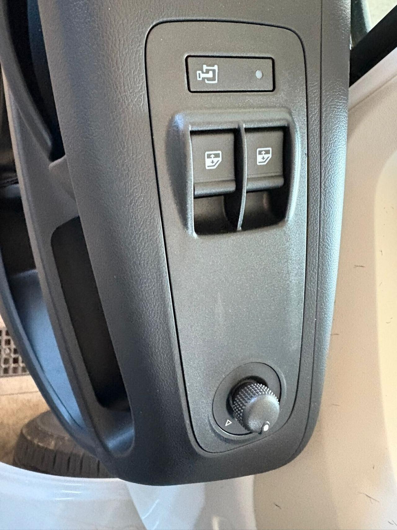 Peugeot Boxer furgone L2H2 2.2 BlueHdi 140cv con telecamera posteriore e blocco porte carico in sicurezza