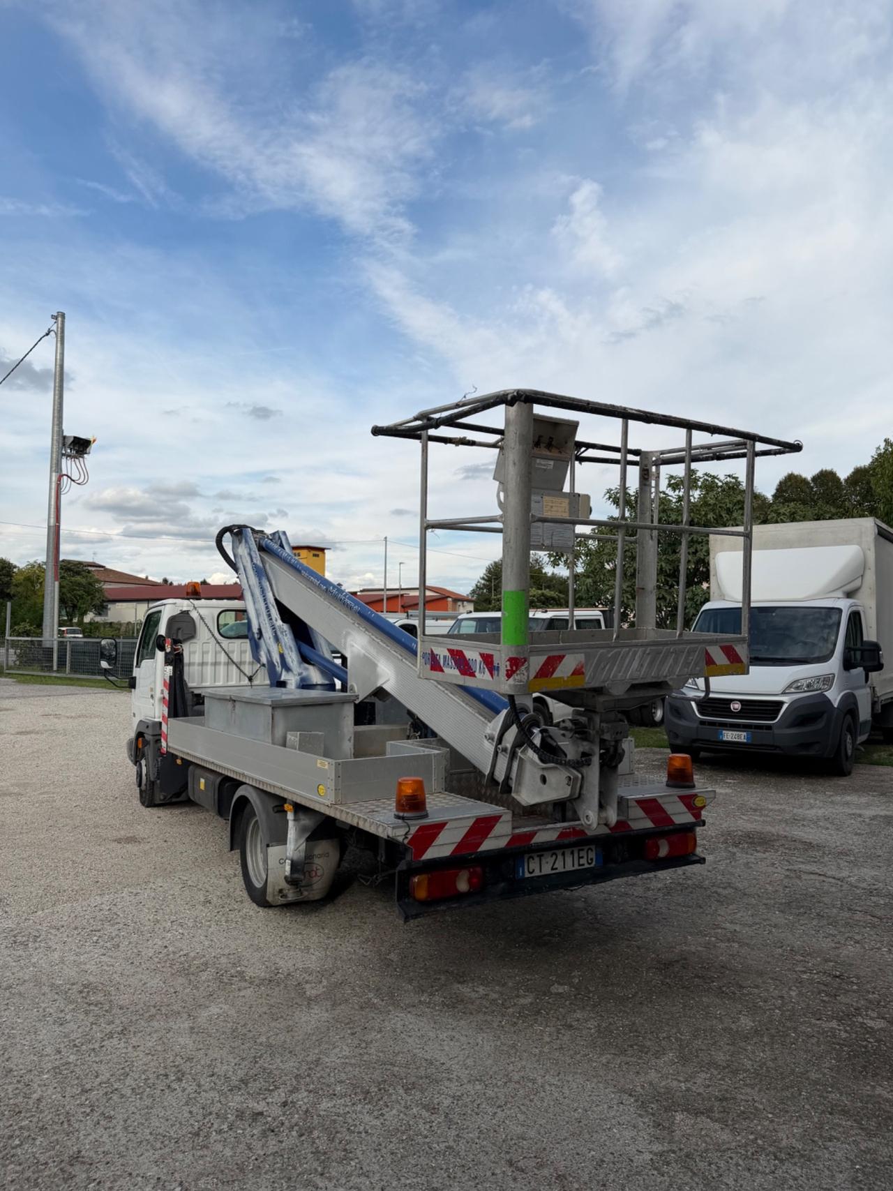 Nissan Cabstar piattaforma aerea multinel