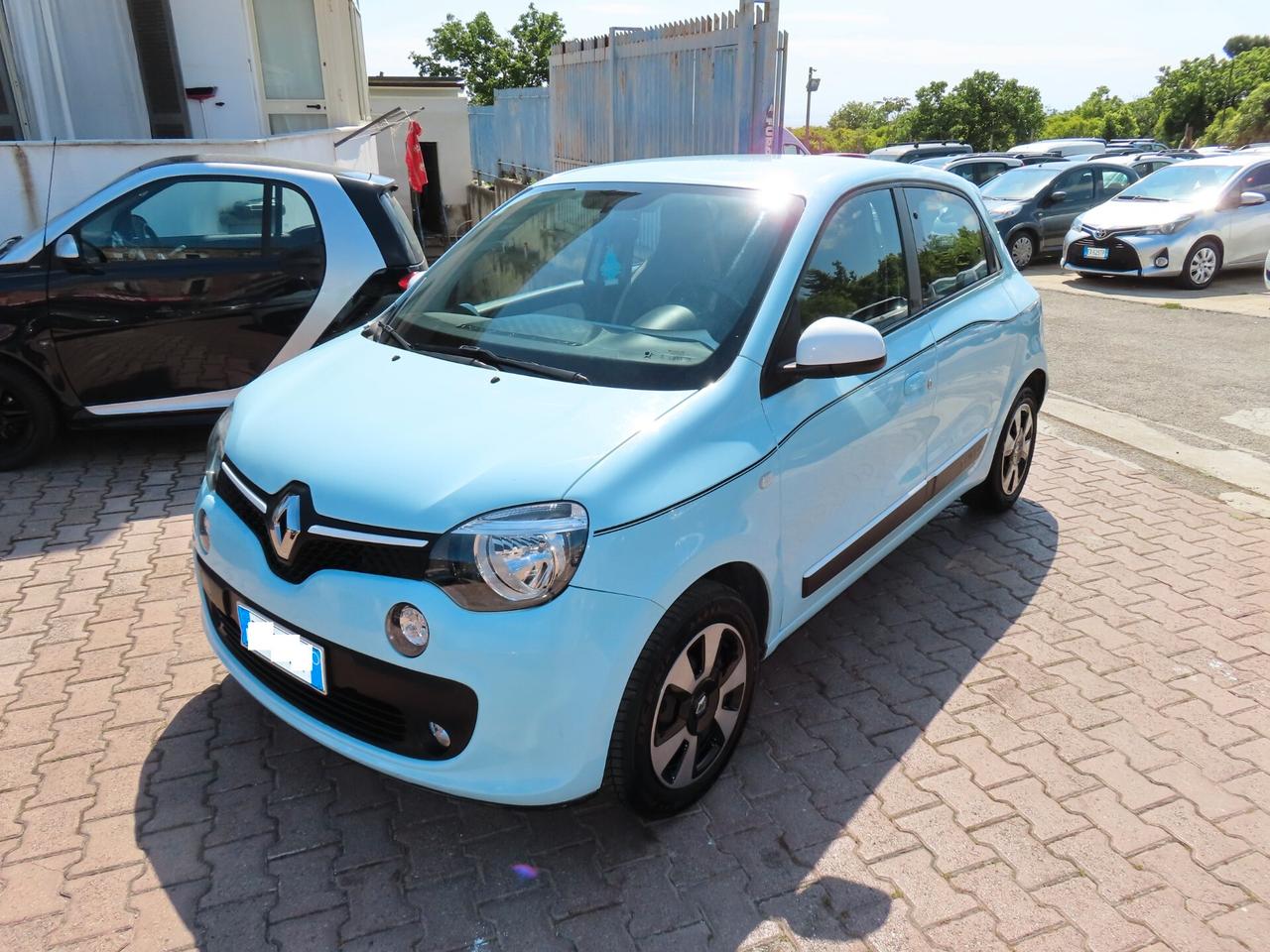 Renault Twingo 900 BENZ NAVI -CAMERA 77.000 KM CERT