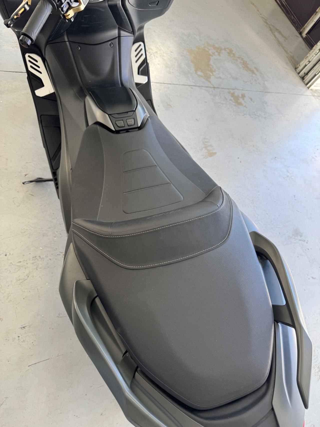 Yamaha TMAX 560 Tech Max