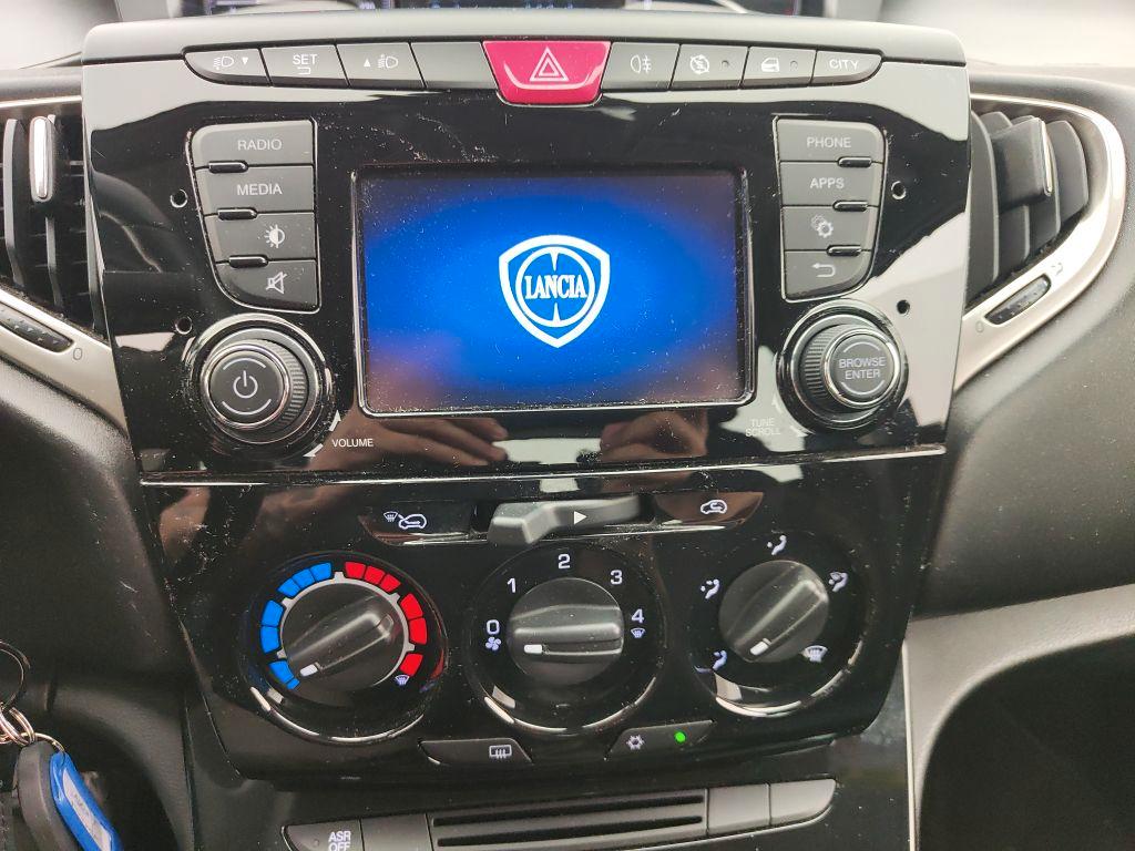 LANCIA Ypsilon 3ª serie - Ypsilon 1.2 69 CV 5 porte S&S Gold