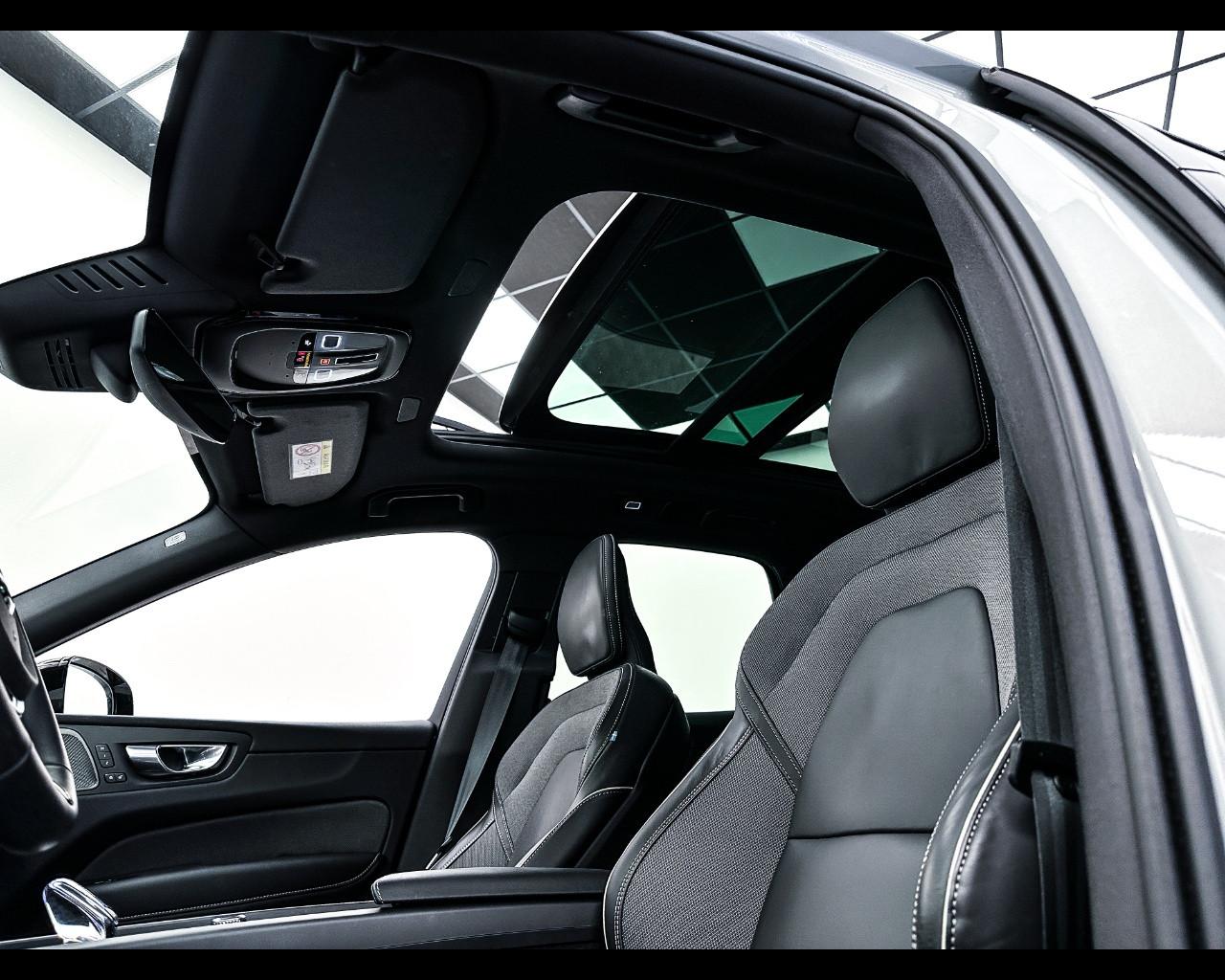 VOLVO XC60 (2017-->) - XC60 T6 Plug-in hybrid AWD automatico Core