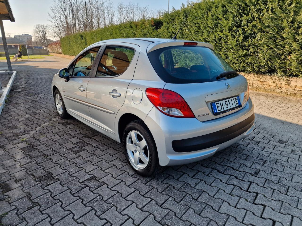 Peugeot 207 1.4 HDi 70CV 5p. Access