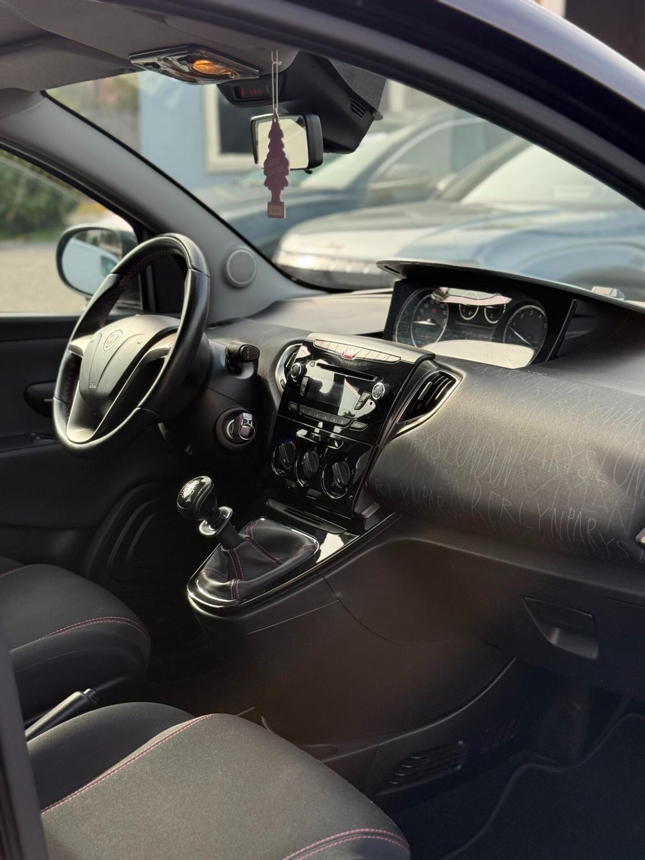Lancia Ypsilon 1.2 69 CV 5 porte Elefantino