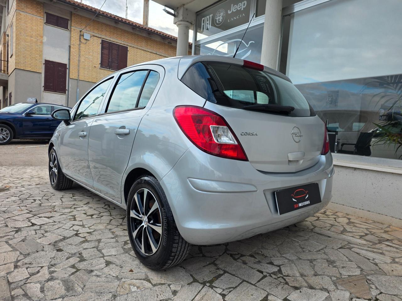 Opel Corsa 1.2 5 porte Cosmo