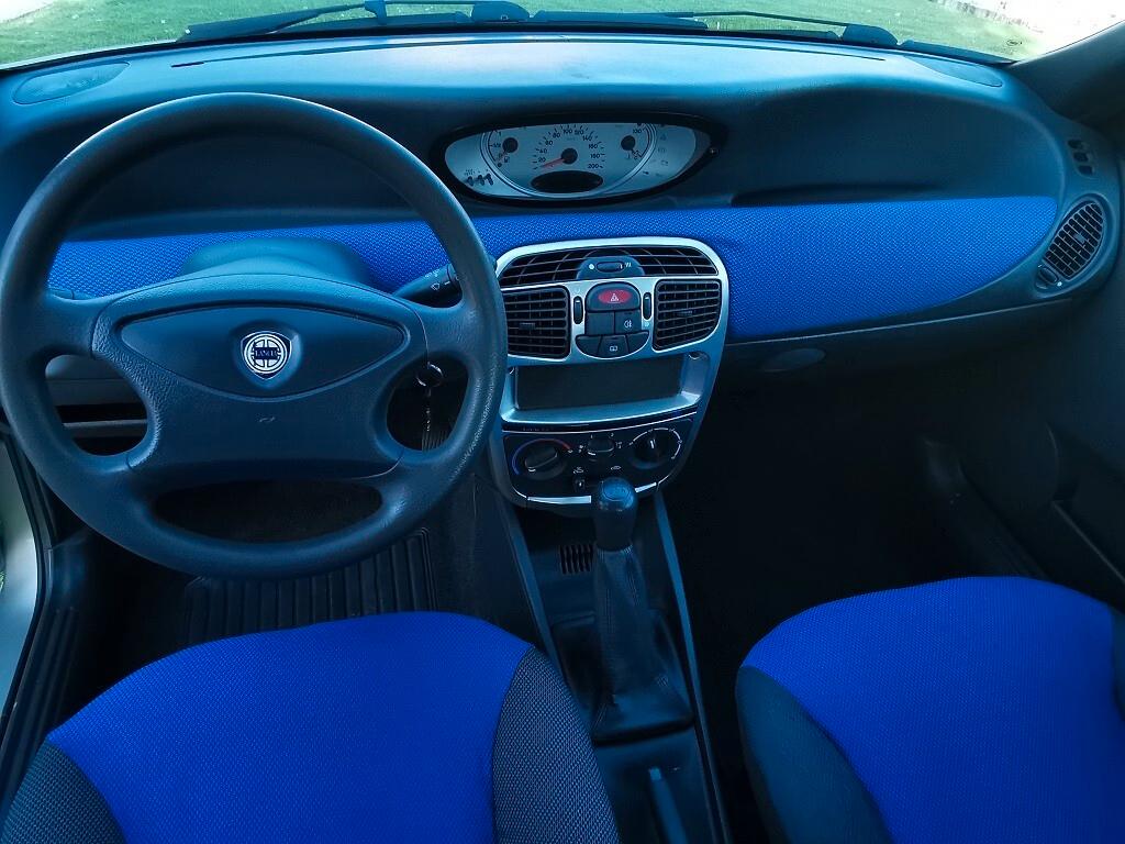 Lancia Y 1.2i cat Elefantino Blu