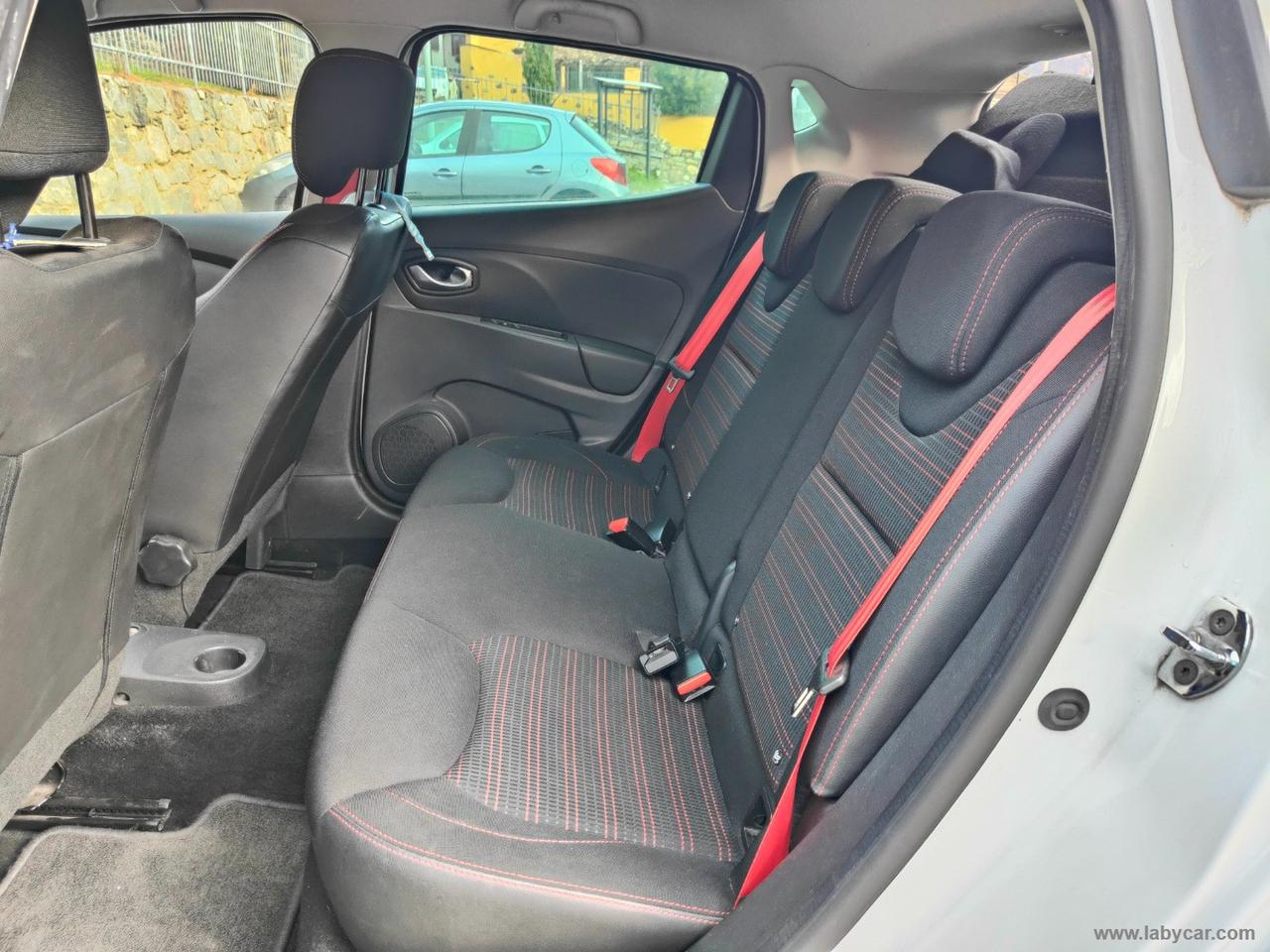 RENAULT Clio TCe 220 EDC R.S. TROPHY Akrapovic + MAXTON