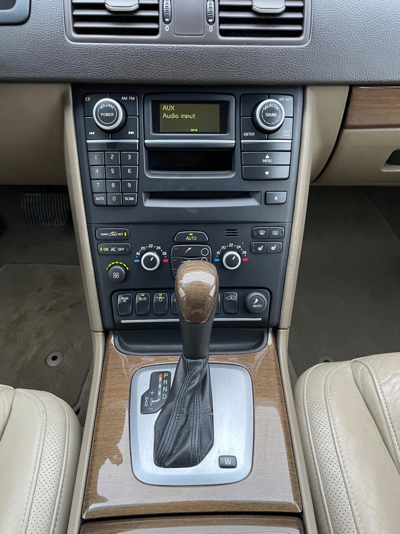 Volvo XC 90 XC90 2.4 D5 185 CV aut. AWD Executive* 7 posti *