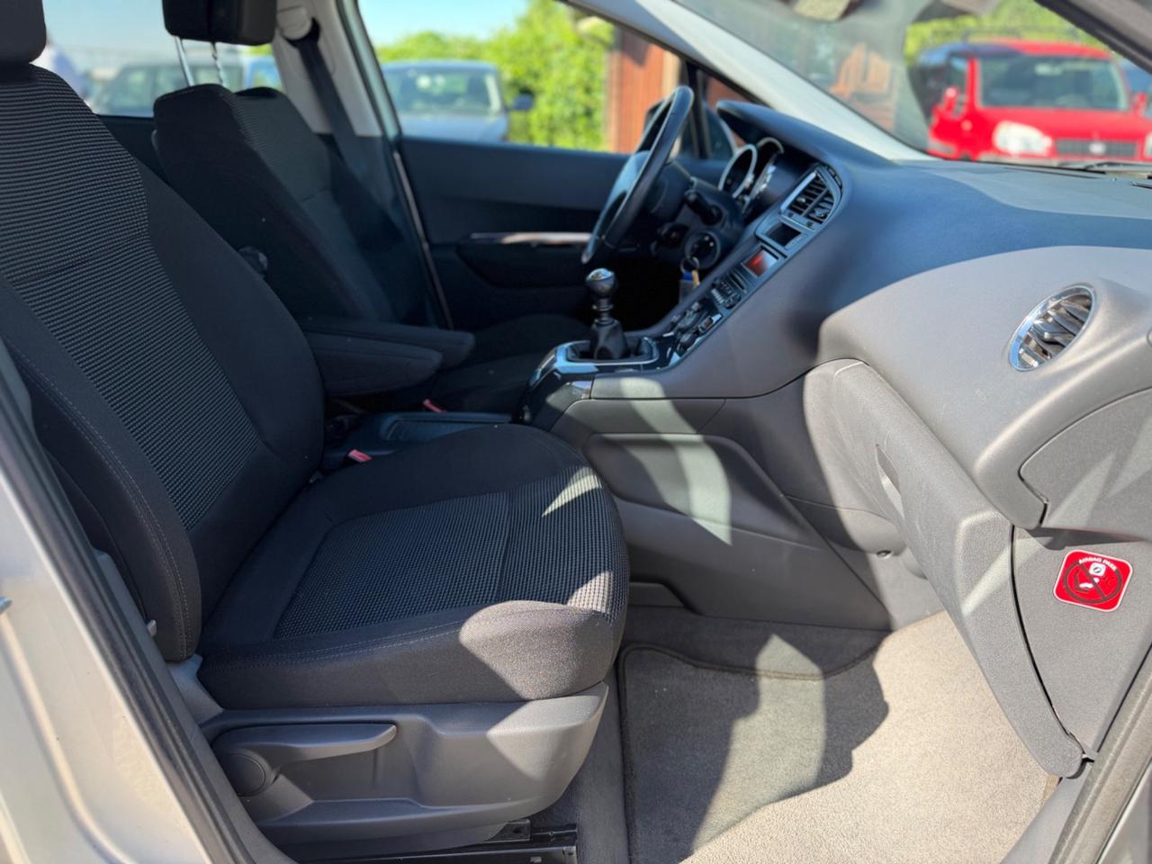 Peugeot 5008 1.6 HDi (88.000KM) CERTIFICATI