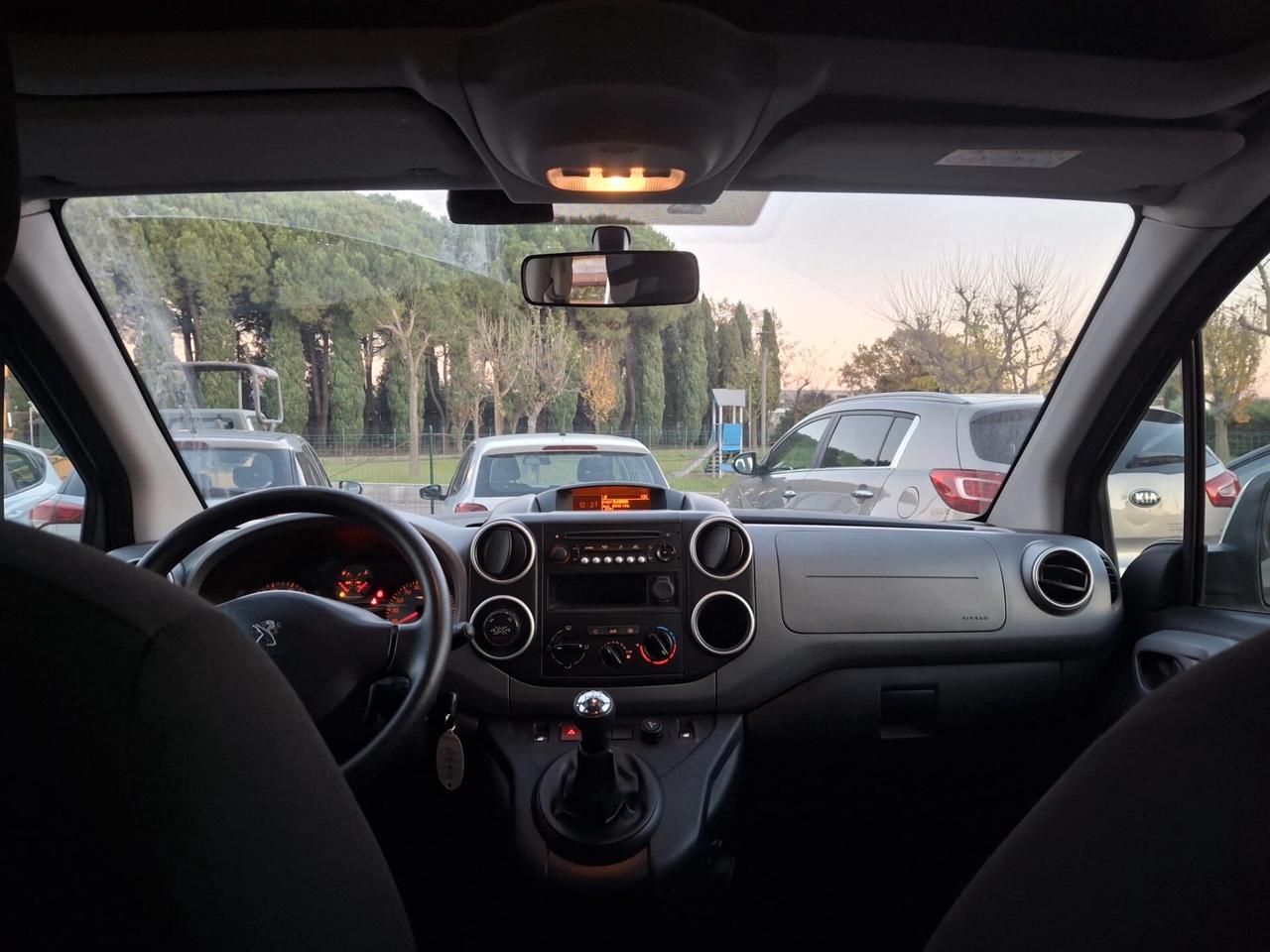 Peugeot Partner Tepee BlueHDi 100 4x4 Active Traction Control