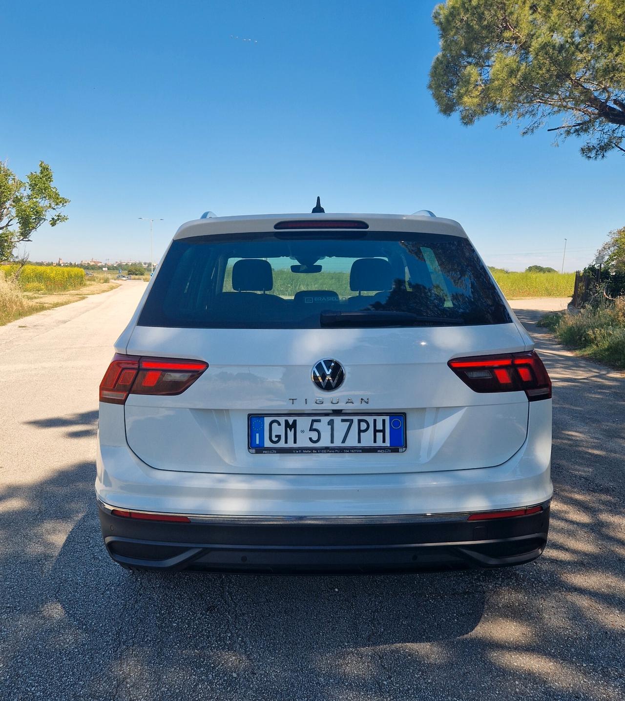 Volkswagen Tiguan 2.0 TDI SCR Life km 27.000 pari al nuovo