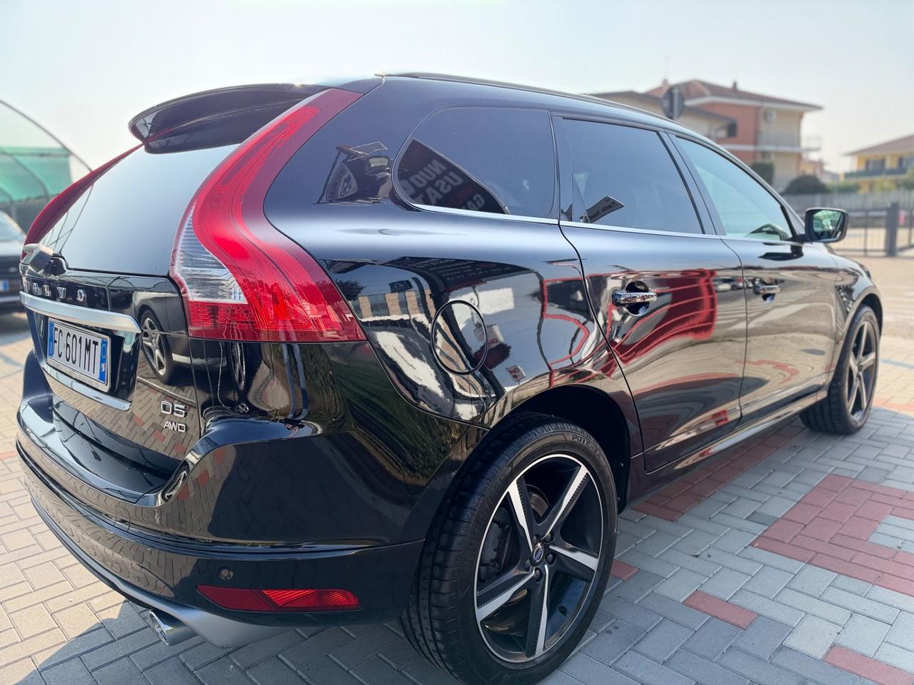 Volvo XC 60 D5 AWD Geartronic R-design Momentum