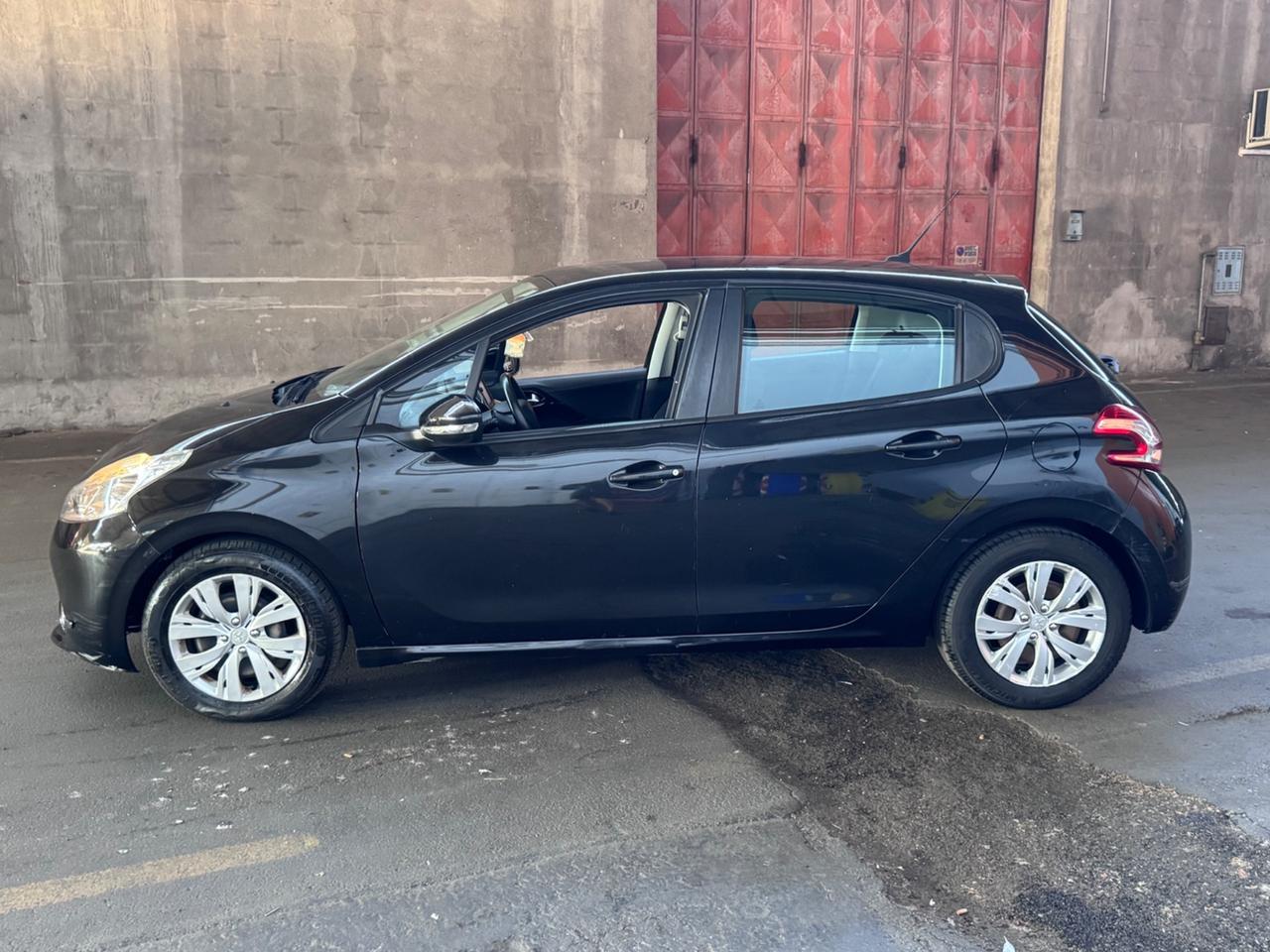 Peugeot 208 1.4 HDi 68 CV 5 porte Allure