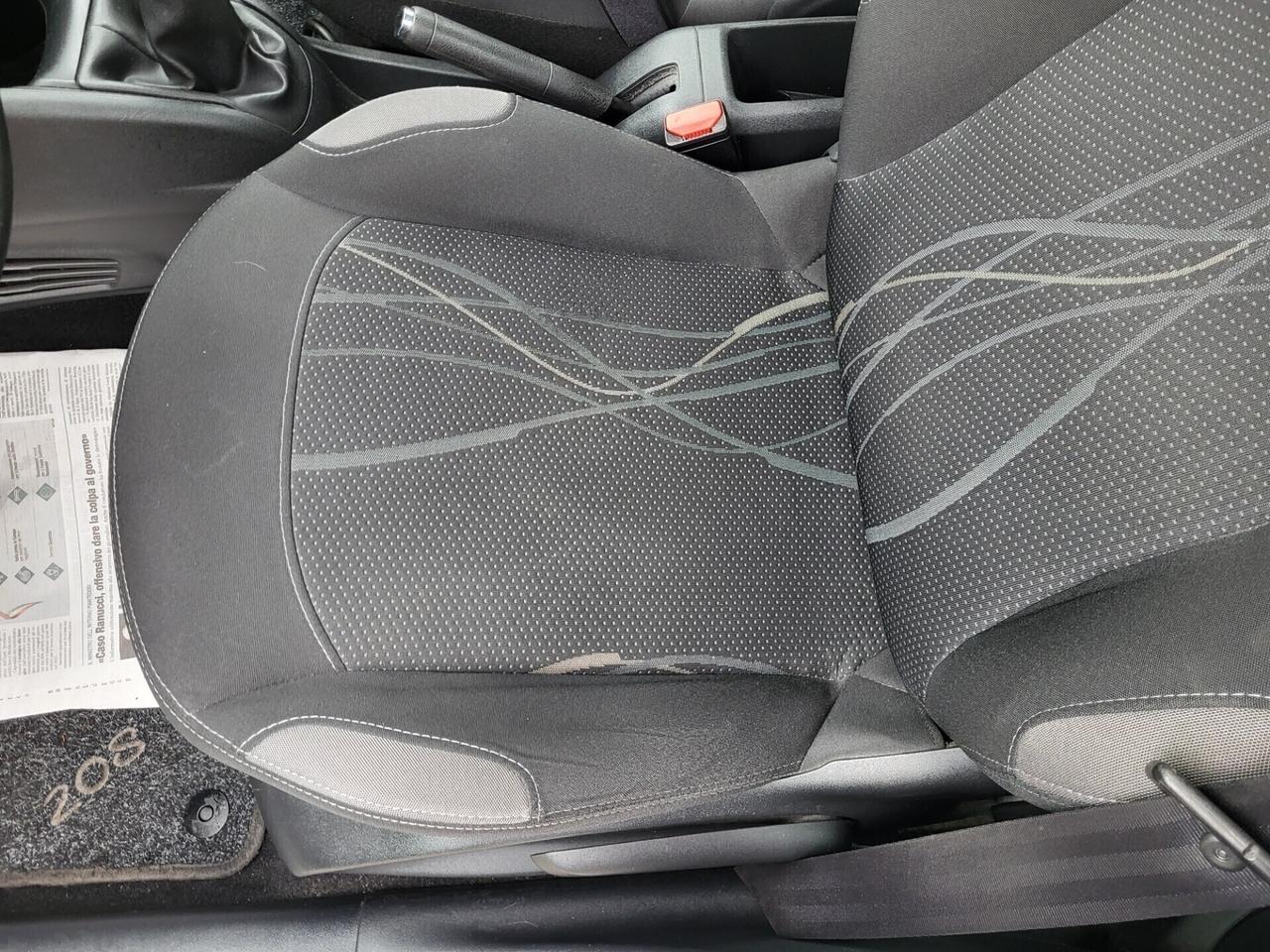 PEUGEOT 208 1,4 HDI-UNICO PROPRIETAR-4 REVISIONI