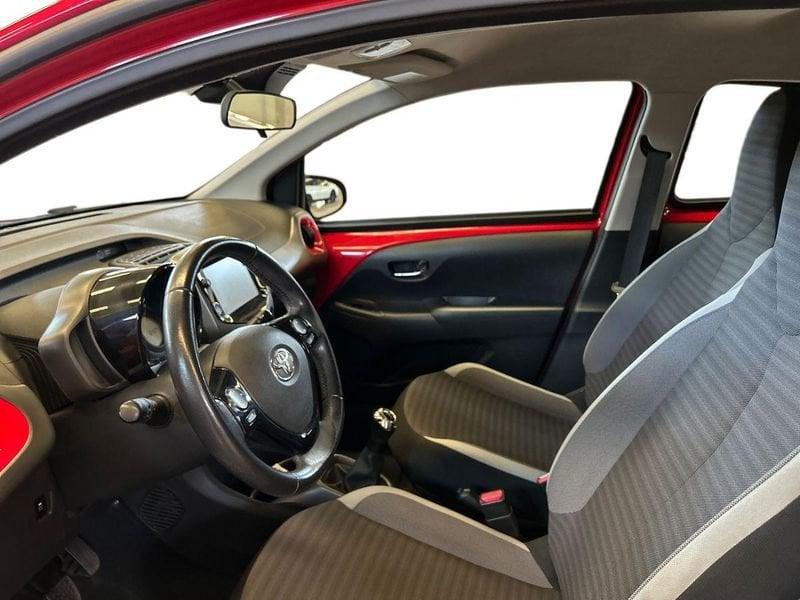 Toyota Aygo 1.0 VVT-i x-play + CERCHI IN LEGA