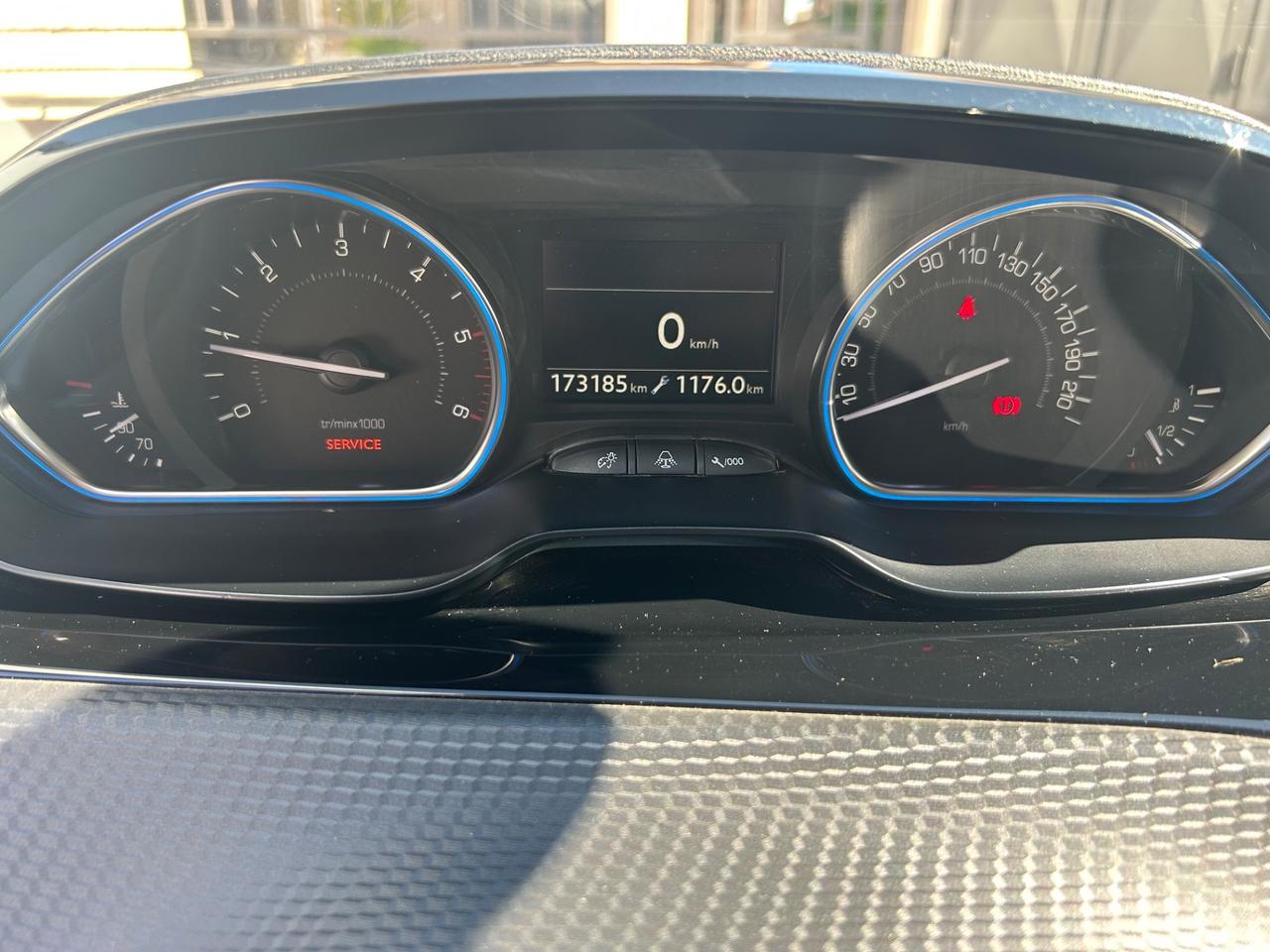 Peugeot 2008 BlueHDi 100 Allure