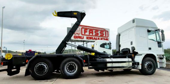 IVECO 240E42 + SCARRABILE 30 TON