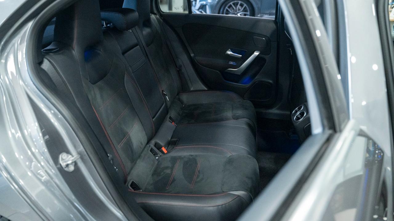 Mercedes-benz A 180 D PREMIUM PLUS AMG TETTO PACK LUCI MULTIBEAM FULL OPTIONAL
