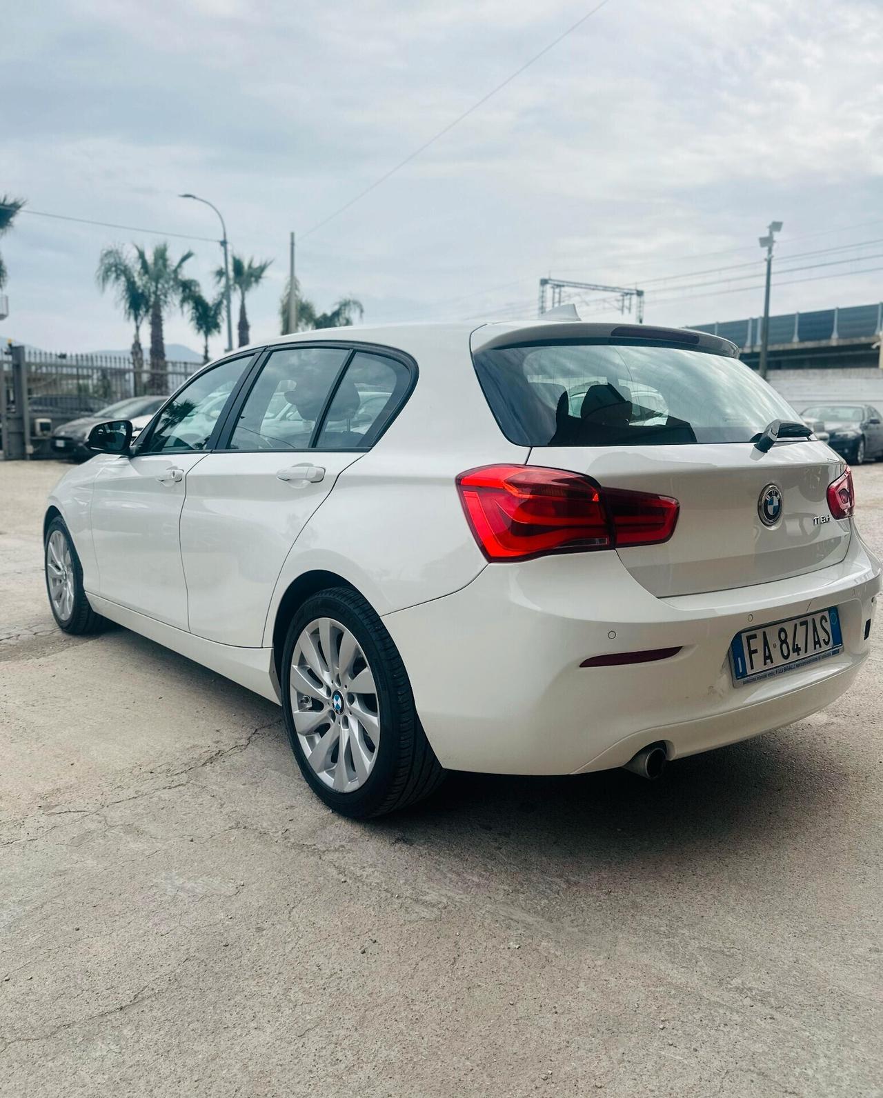 Bmw 118 116d 5p. Urban