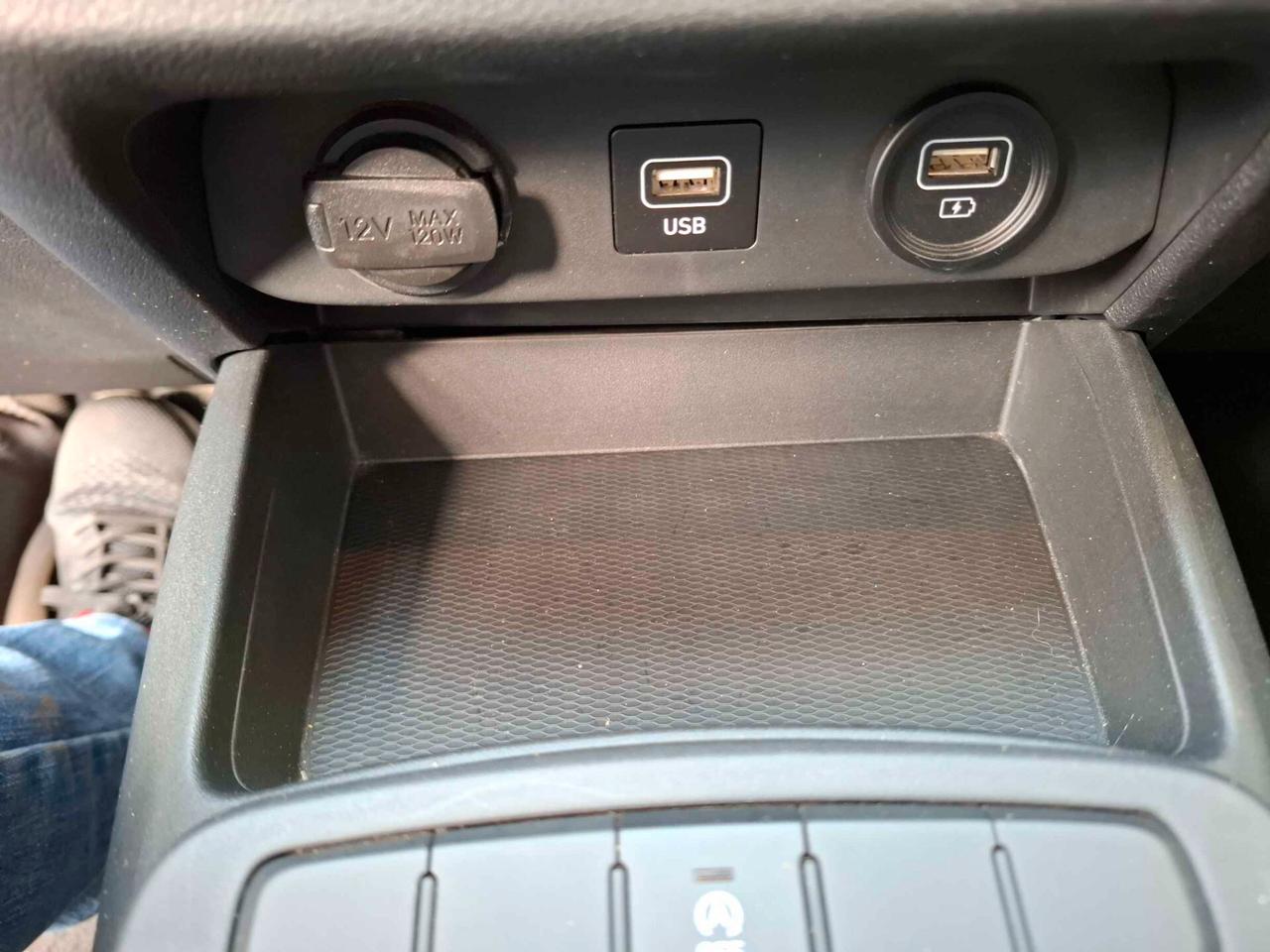Hyundai i10 1.0 BENZINA - 2022 BICOLORE