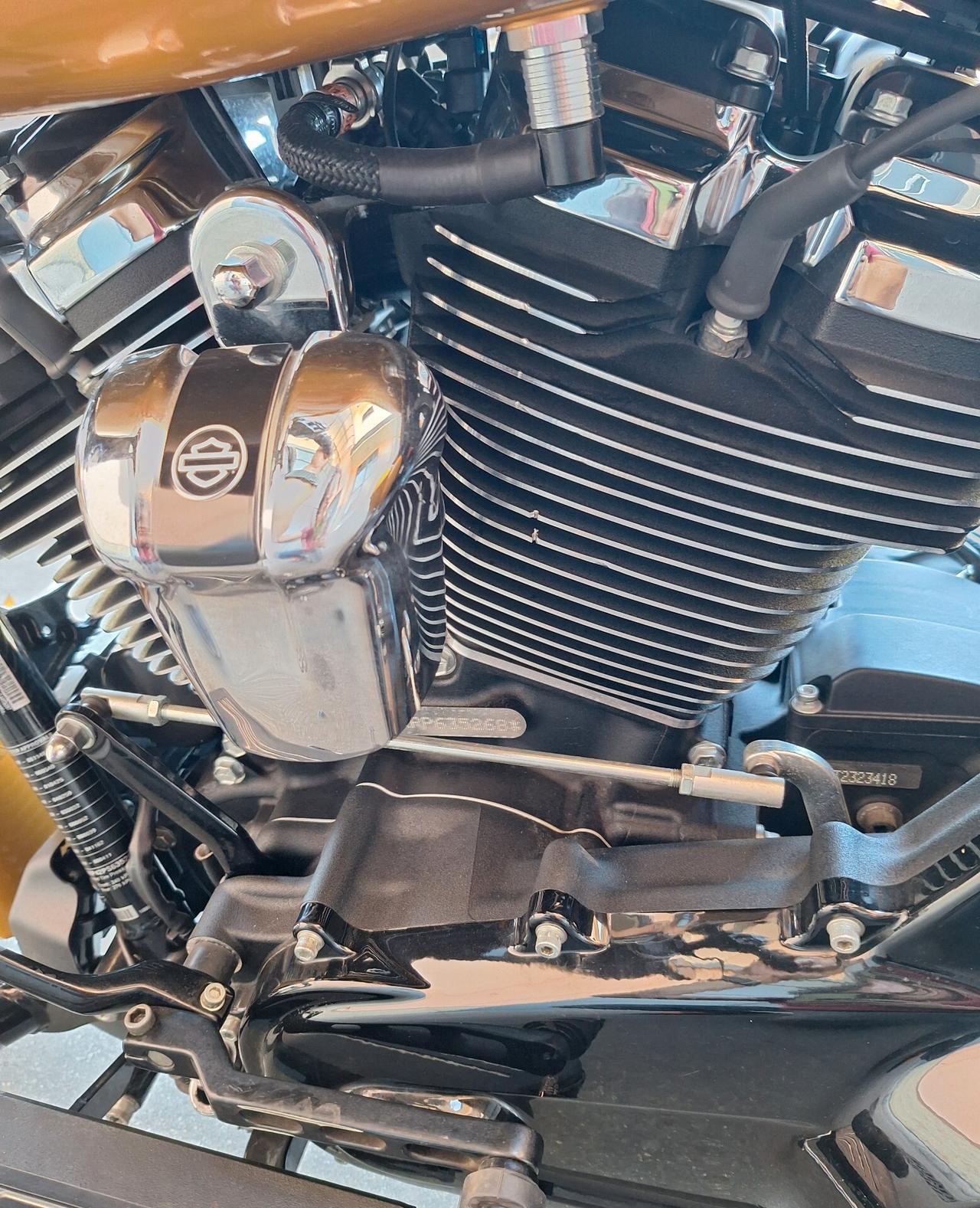 Harley-davidson Touring Street Glide Gold 114