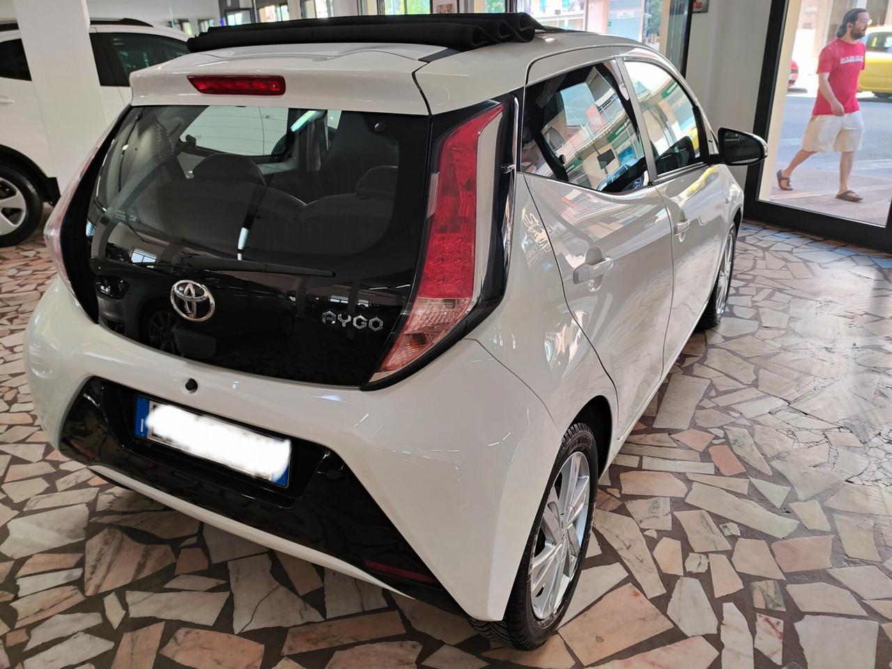 Toyota Aygo 1.0 VVT-i 69 CV 5 porte x-cite