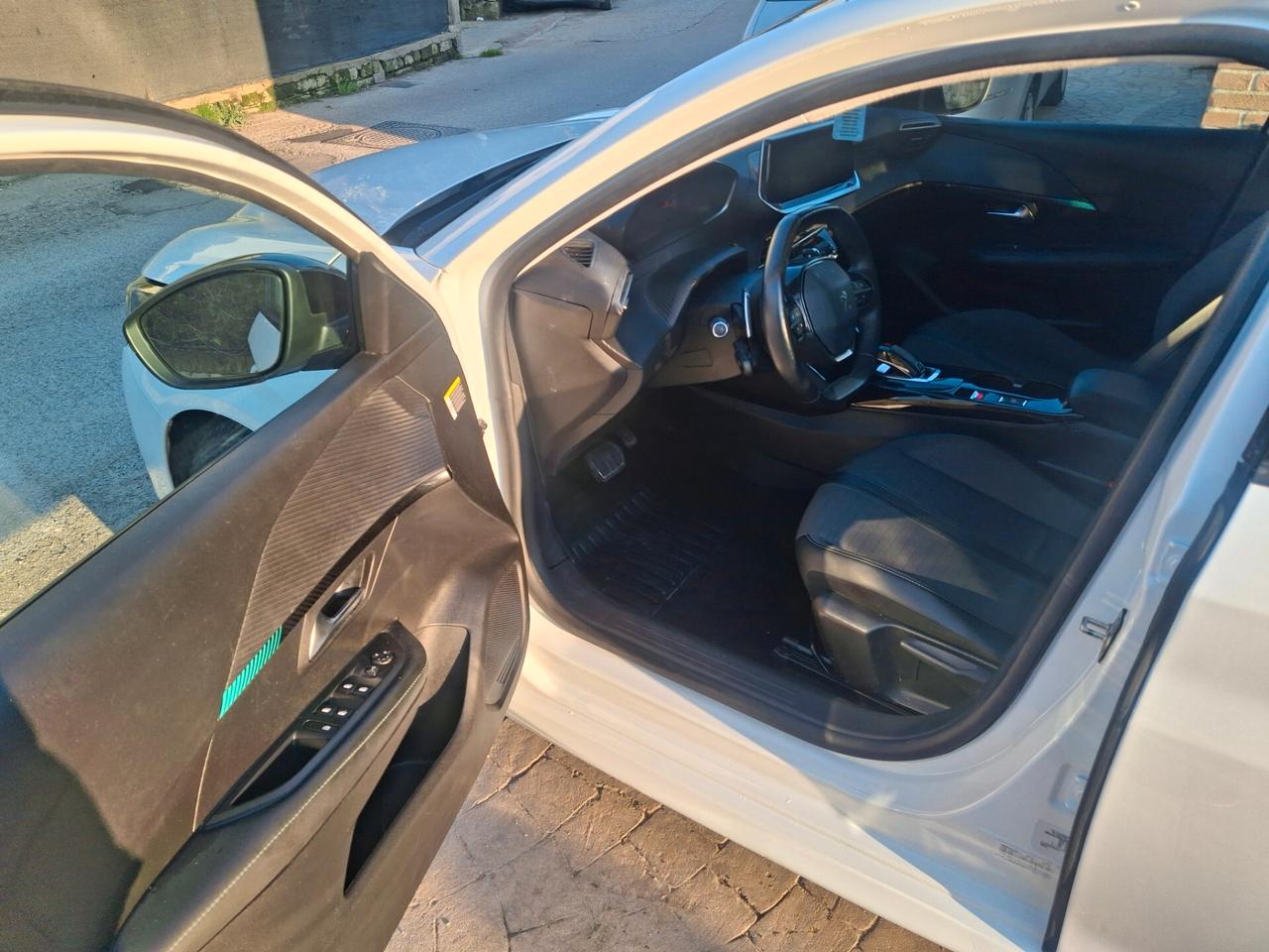 Peugeot 208 PureTech 100 cc 1.2 benz. 5 porte Active Pack automatica neopatentati