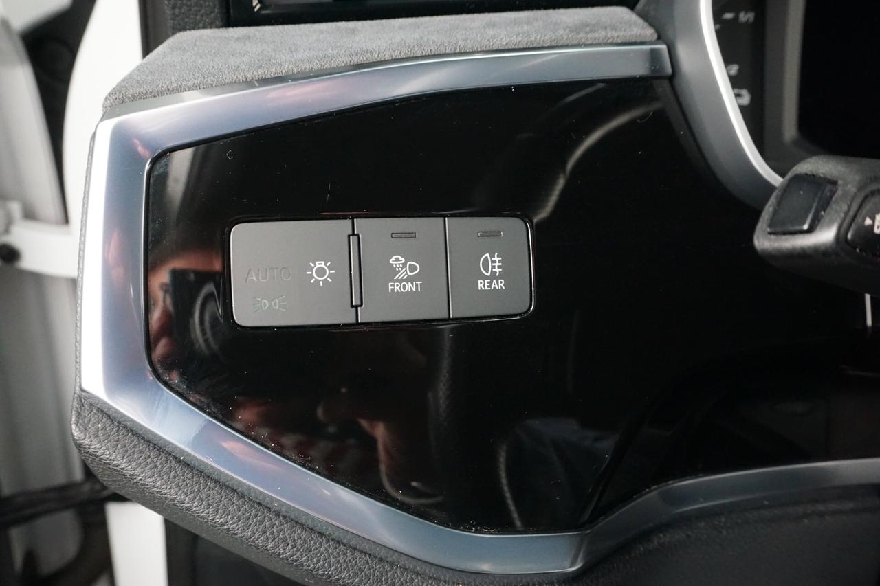 Audi Q3 SPB 45 TFSI E-Tron S tronic line Identity Black