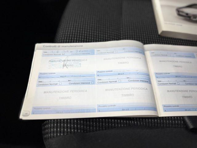 PEUGEOT 5008 1.6 HDi 115CV Business