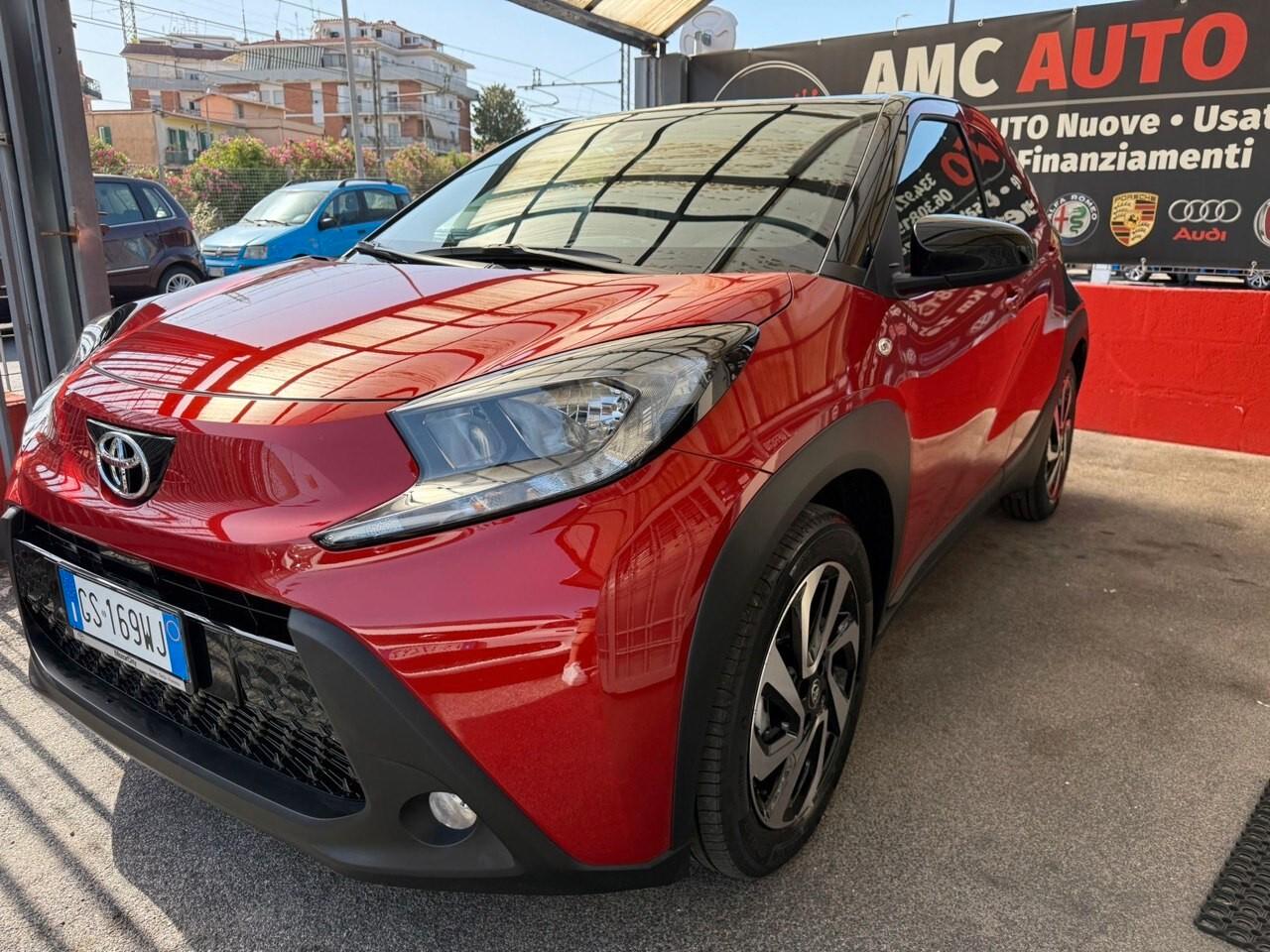 Toyota Aygo X 1.0 VVT-i 72 CV 5 porte Lounge - AUTOMATICA . SOLO 800 KM