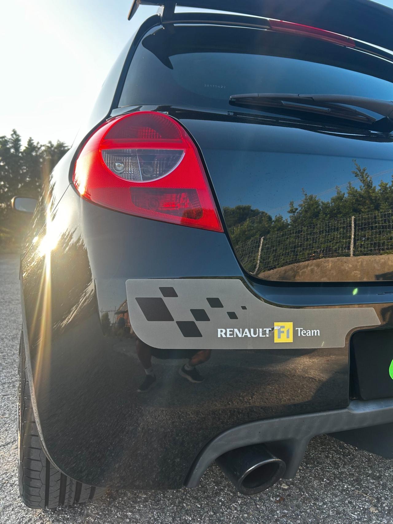 Renault Clio RS F1 Team R27