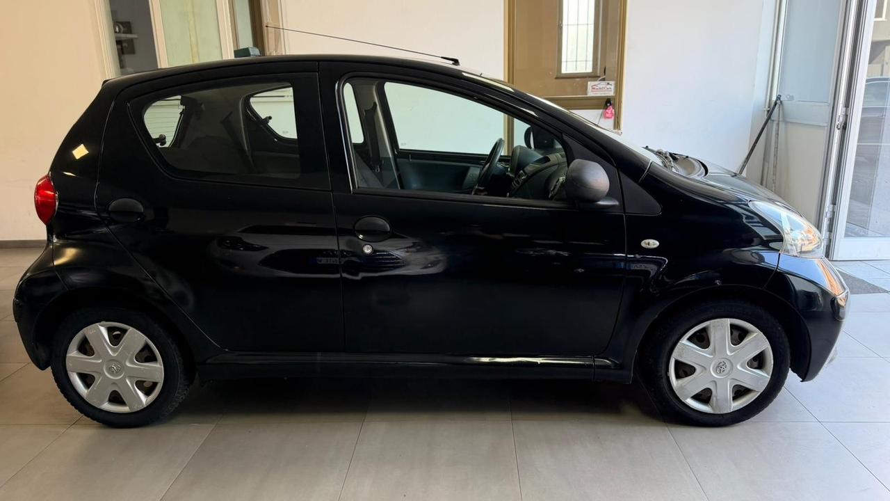 Toyota Aygo 1.0 12V VVT-i 5 porte Sol