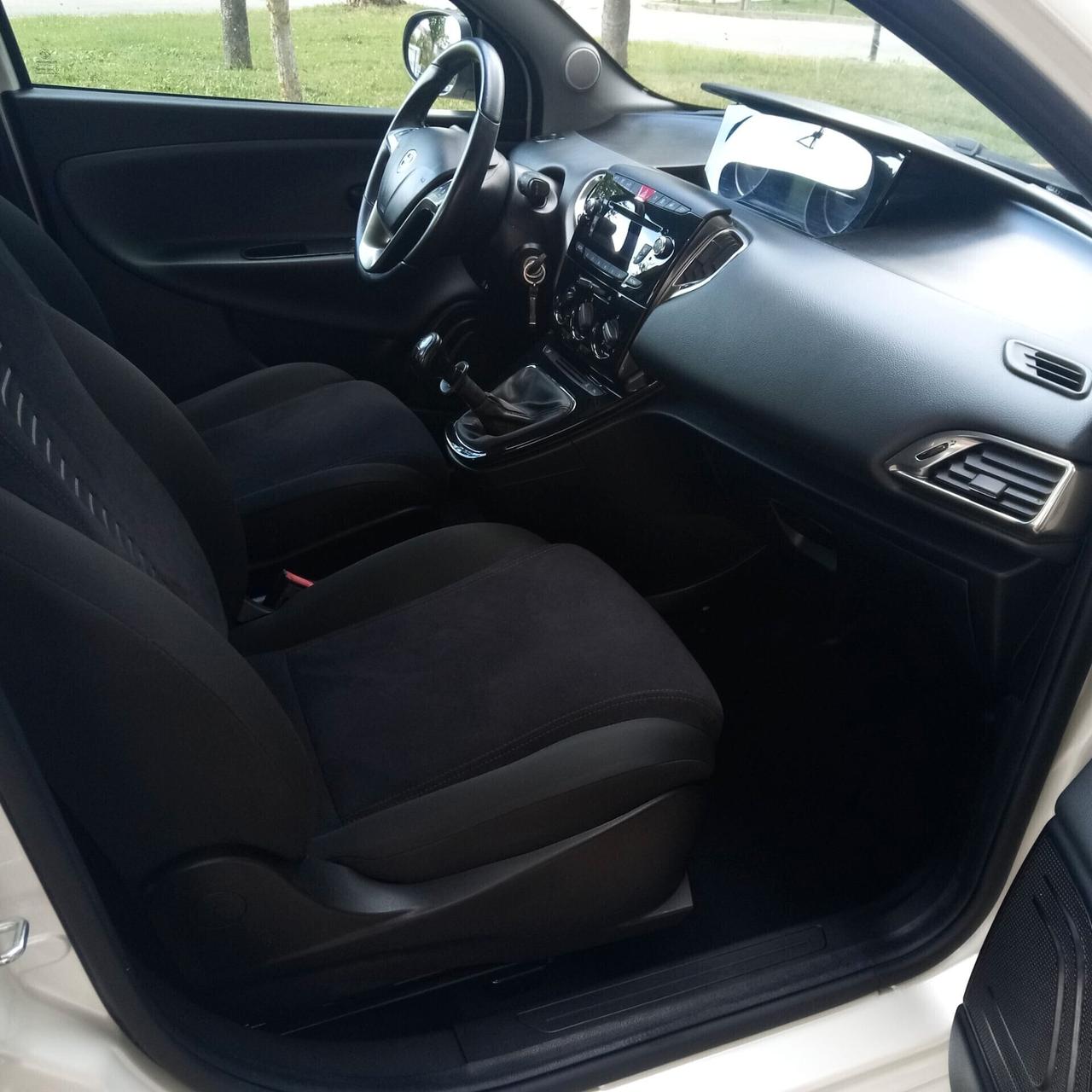Lancia Ypsilon 1.2 69 CV 5 porte S&S Platinum